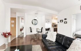 2Bdrm Luxurious Condo In Heart Of Downtown
